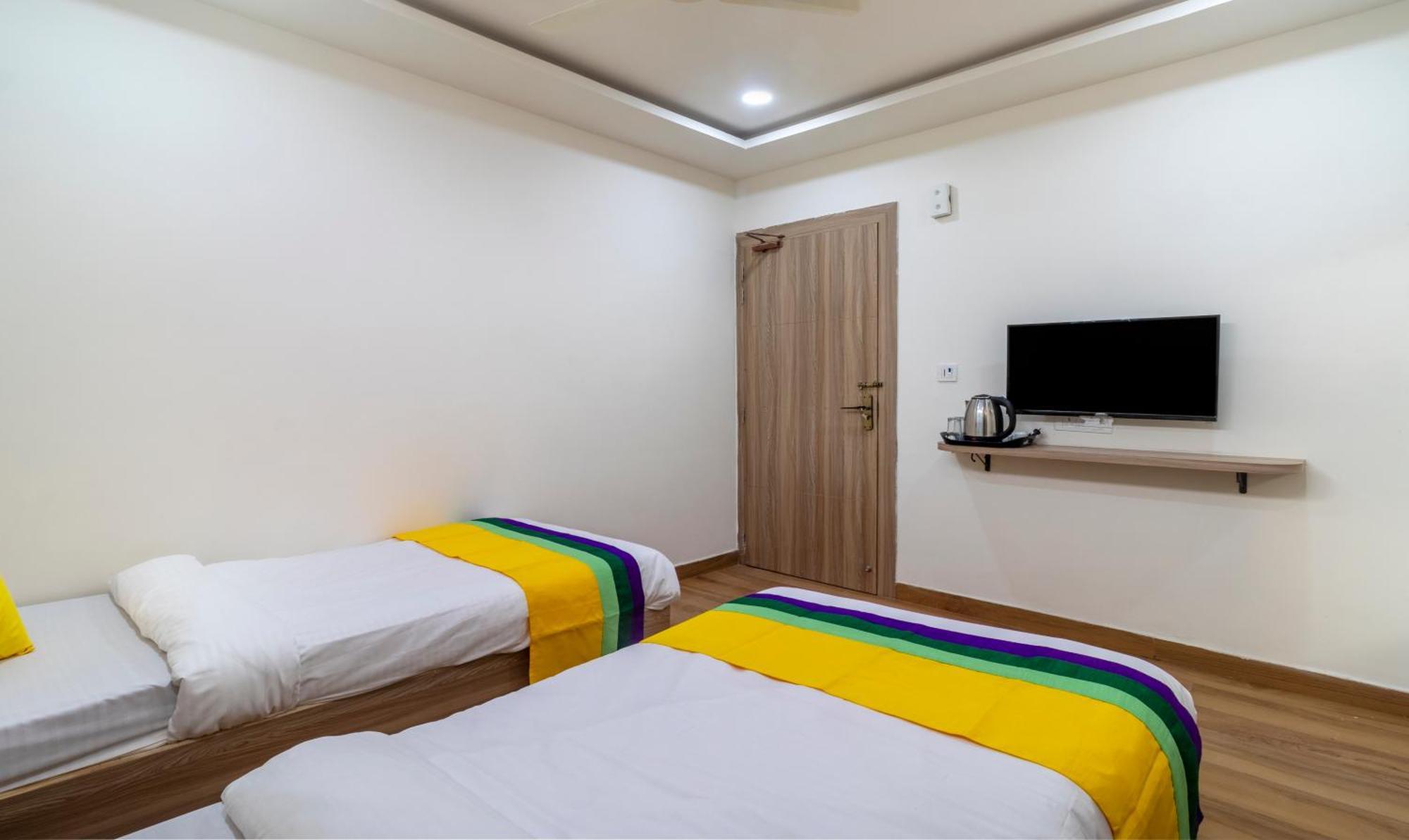 Itsy Hotels Krishna Residency, Govardhan Chauraha Матхура Экстерьер фото