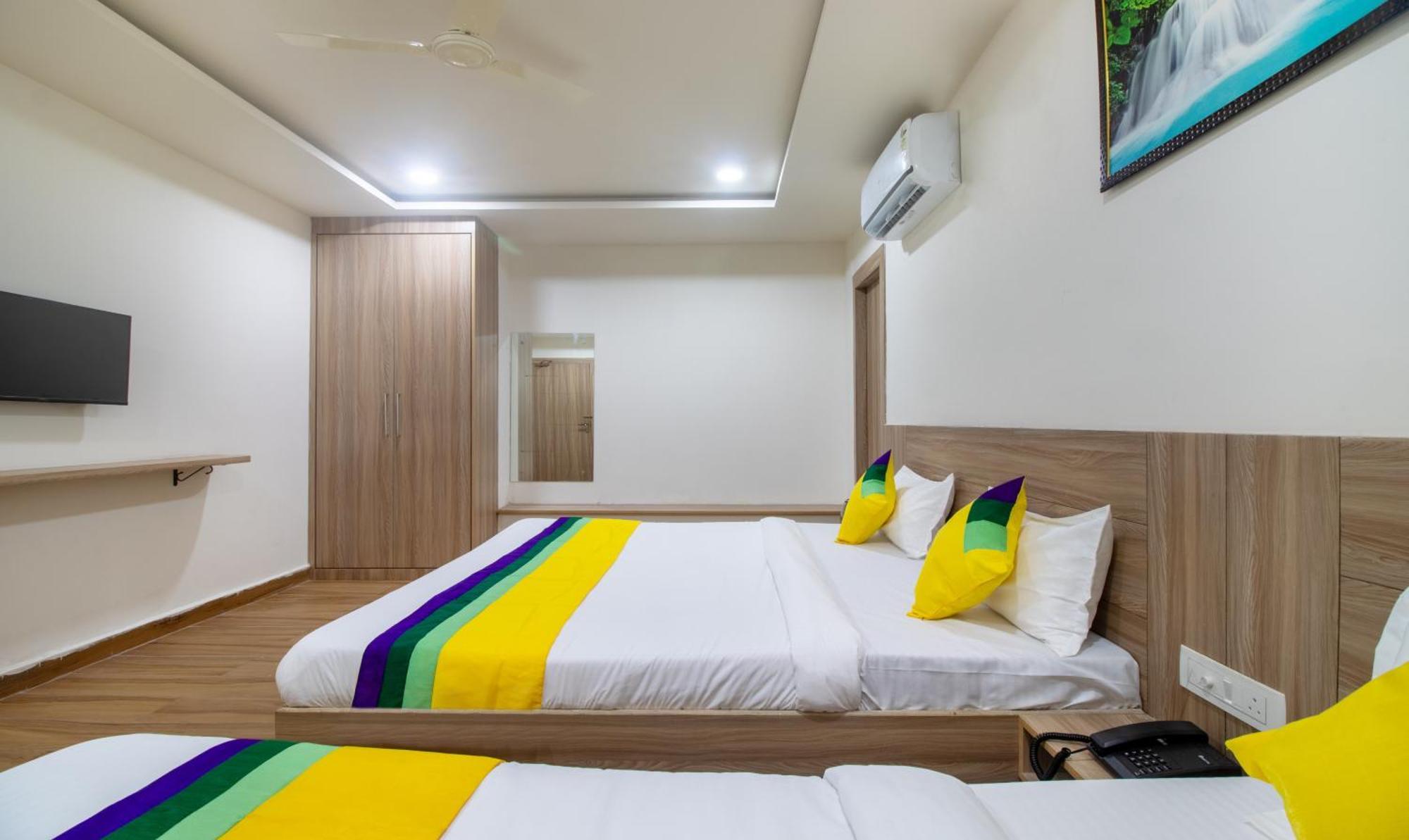 Itsy Hotels Krishna Residency, Govardhan Chauraha Матхура Экстерьер фото