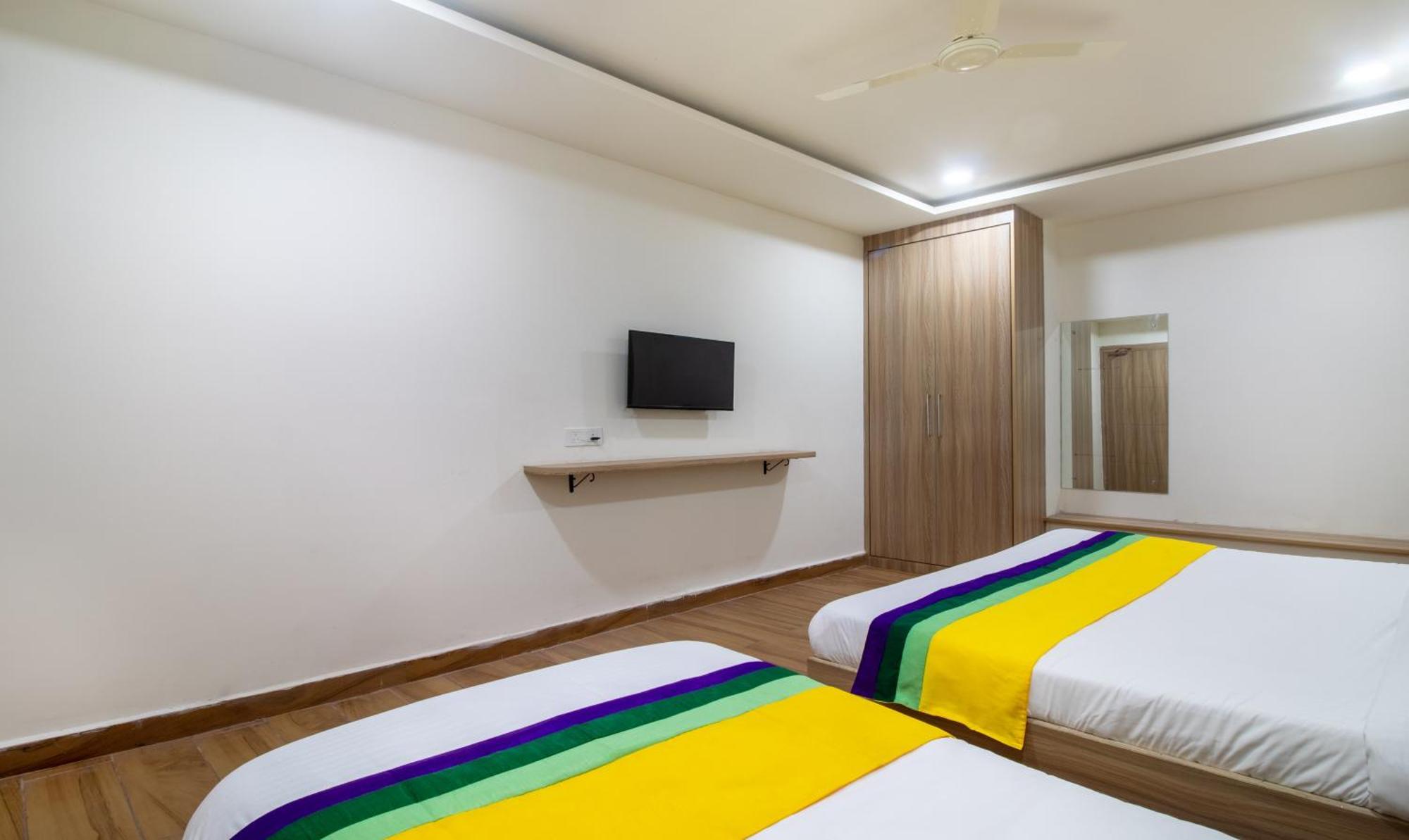 Itsy Hotels Krishna Residency, Govardhan Chauraha Матхура Экстерьер фото