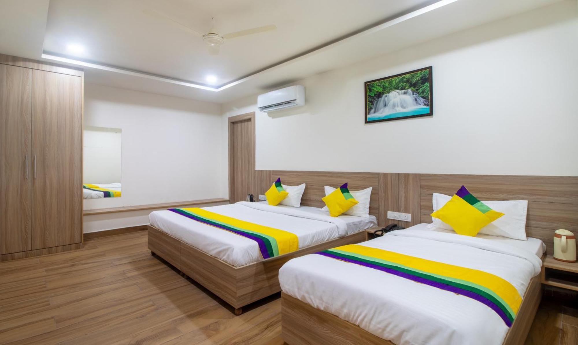 Itsy Hotels Krishna Residency, Govardhan Chauraha Матхура Экстерьер фото