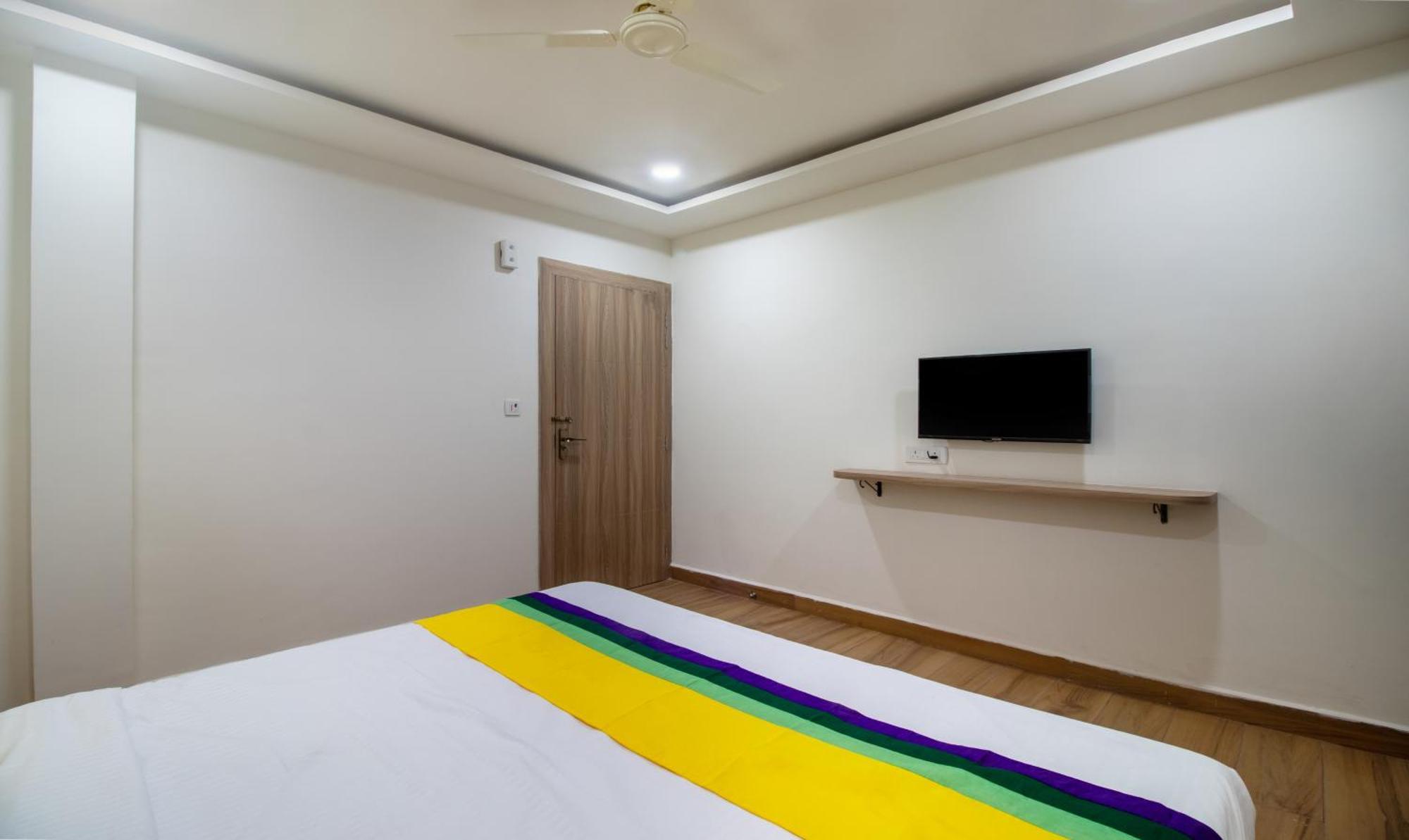 Itsy Hotels Krishna Residency, Govardhan Chauraha Матхура Экстерьер фото