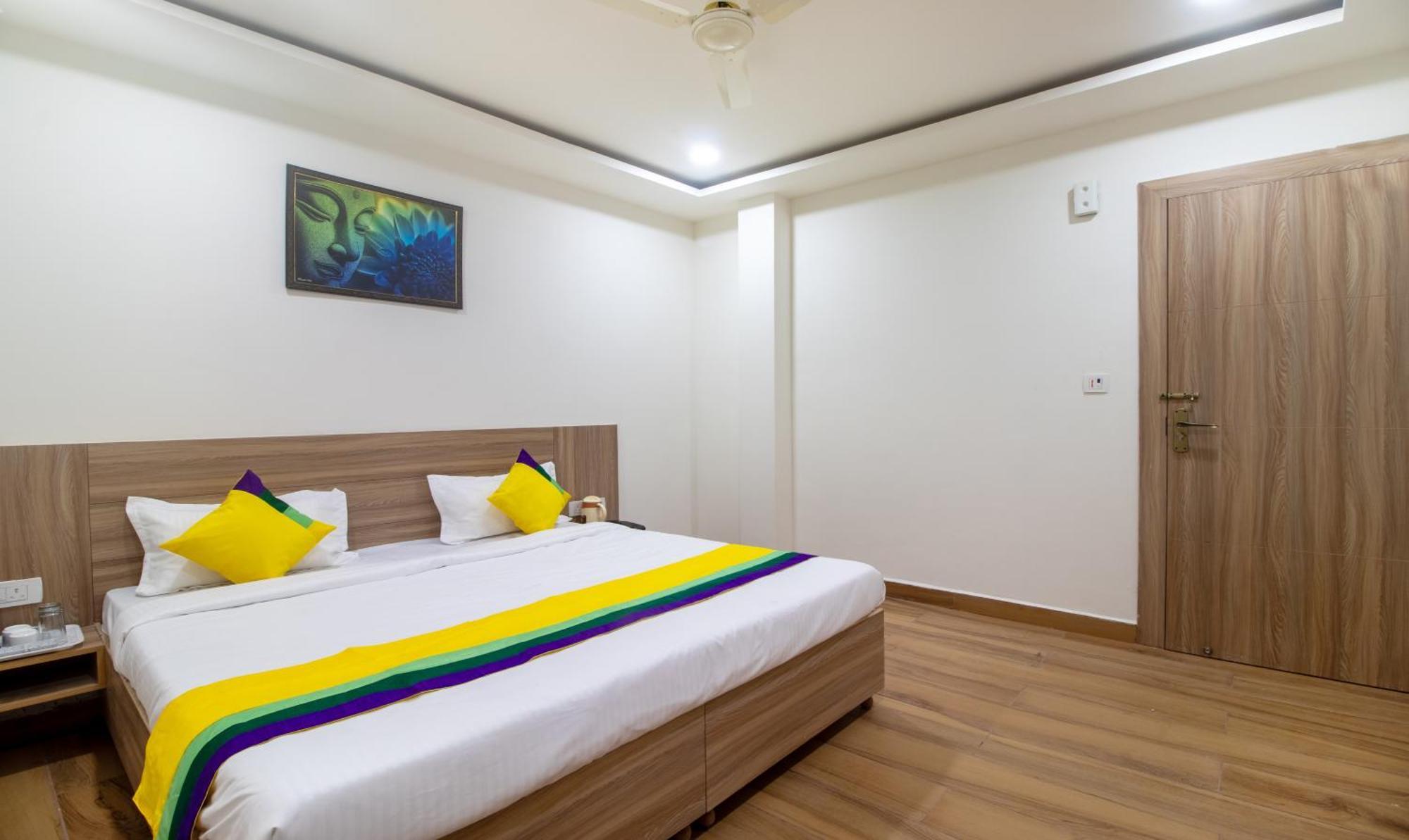 Itsy Hotels Krishna Residency, Govardhan Chauraha Матхура Экстерьер фото